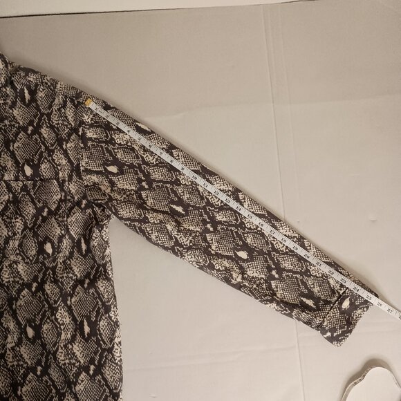 Urban Outfitters Gray and White Snake Skin Print Barn Coat Jacket Women’s Size S - Picture 13 of 15